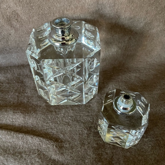 Oleg Cassini cut crystal perfume bottle - Picture 5 of 5